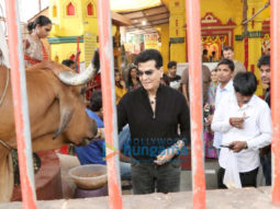 Jeetendra snapped at a temple in Juhu