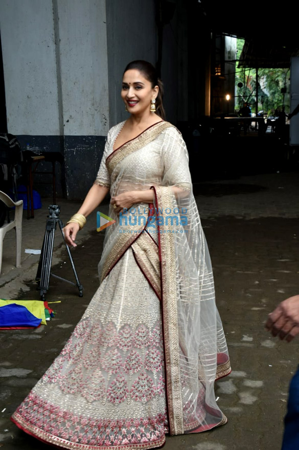 madhuri dixit snapped on sets dance deewane 3