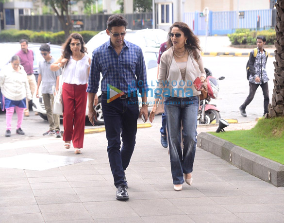 madhuri dixit snapped with her family 5