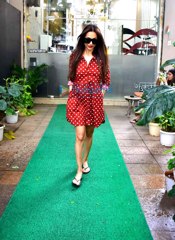 Malaika Arora snapped after salon session in Bandra Malaika Arora snapped after salon session in Bandra