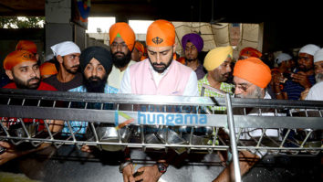 Manmarziyaan star Abhishek Bachchan seeks blessing at the Golden Temple