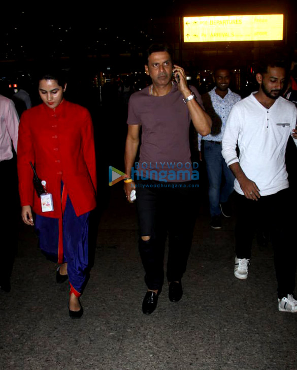 manoj bajpayee and taapsee pannu snapped at the airport 2
