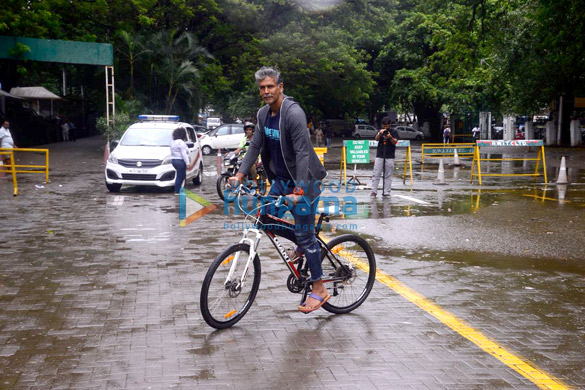 milind soman snapped in mumbai 3