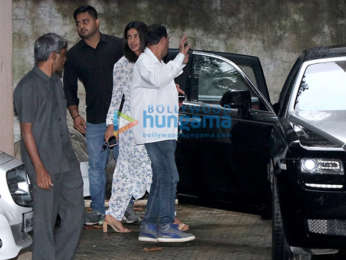 Priyanka Chopra spotted at Sanjay Leela Bhansali's office in Juhu