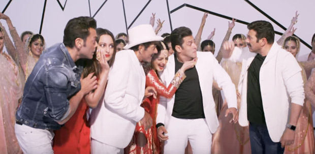 RAFTA RAFTA medley: 5 SIZZLING moments of Salman Khan, Dharmendra, Rekha, Shatrughan Sinha, Sonakshi Sinha, Sunny Deol and Bobby Deol together from the song which are unmissable