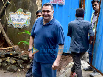 Rishi Kapoor snapped at his bunglow Krishnaraj