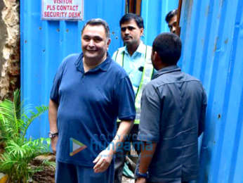 Rishi Kapoor snapped at his bunglow Krishnaraj
