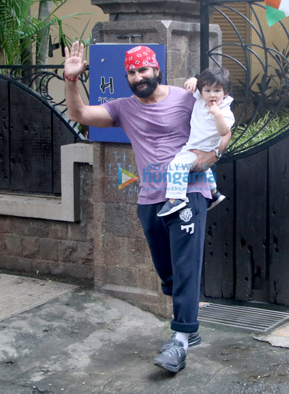 saif ali khan and taimur ali khan spotted in bandra 3