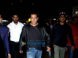 Salman Khan, Anushka Sharma, Varun Dhawan, Shraddha Kapoor and others snapped at the airport last night