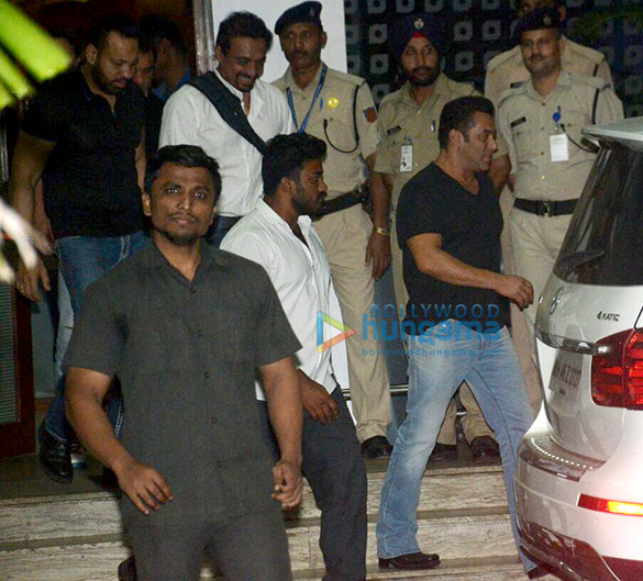 salman khan shah rukh khan and others snapped at kalina airport 1
