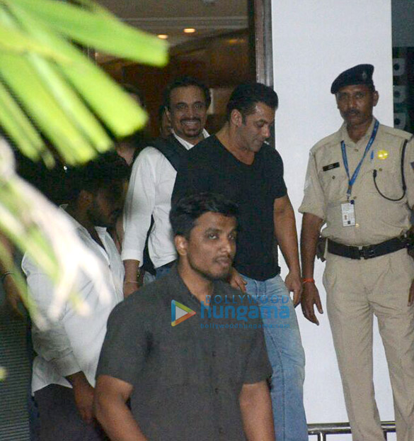 Salman Khan, Shah Rukh Khan and others snapped at Kalina airport
