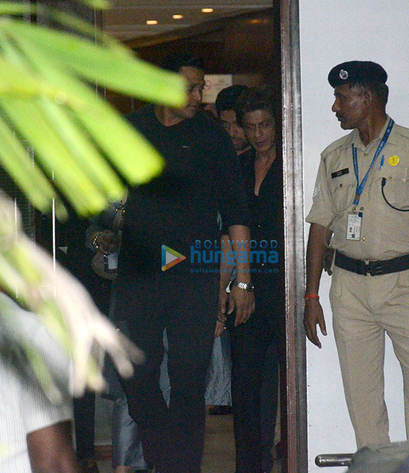 salman khan shah rukh khan and others snapped at kalina airport 3