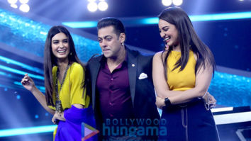 Sonakshi Sinha and Diana Penty promote Happy Phirr Bhag Jayegi on Salman Khan’s Dus Ka Dum