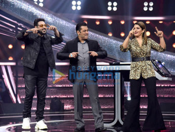 Salman Khan snapped on sets of Dus Ka Dum