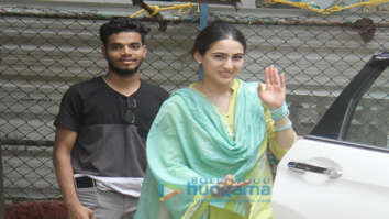 Sara Ali Khan spotted at Satyam dance class in Juhu