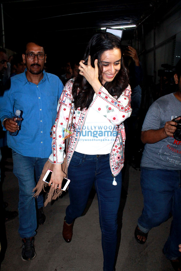 shahid kapoor and shraddha kapoor spotted at sunny super sound in juhu 6