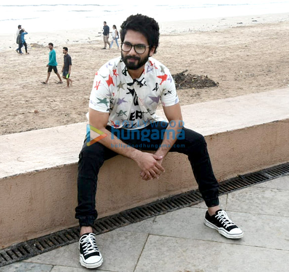 shahid kapoor snapped at juhu 5 2