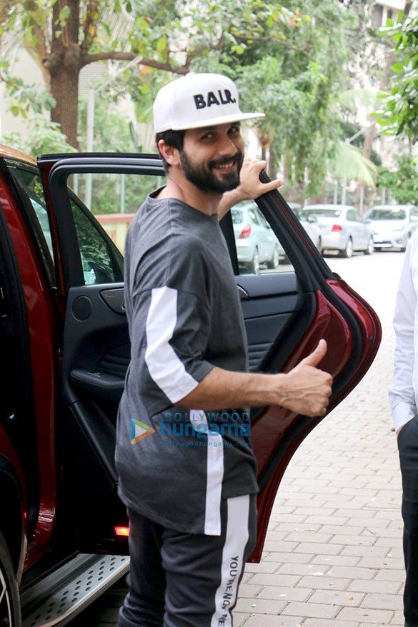 shahid kapoor spotted in juhu 1
