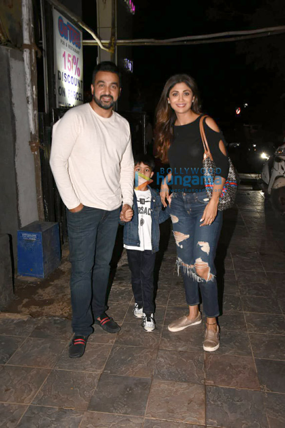 shilpa shetty snapped with her family in juhu 2