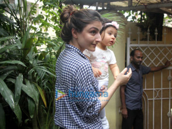 Soha Ali Khan visits Taimur Ali Khan's playschool with Inaaya Naumi
