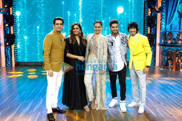 Sonakshi Sinha and Jassi Gill snapped promoting Happy Phirr Bhag Jayegi on sets of India’s Best Dramebaaz