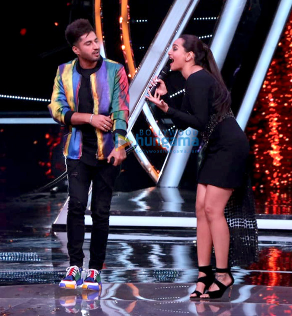 sonakshi sinha snapped on the sets of indian idol 4 2
