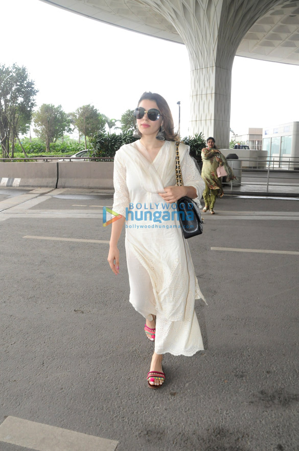 sonal chauhan hansika motwani and others snapped at the airport 4