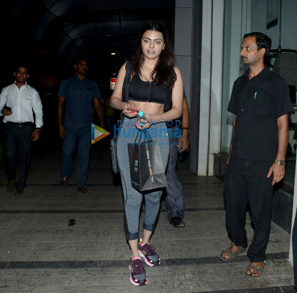 sonal chauhan and sherlyn chopra spotted in khar 1