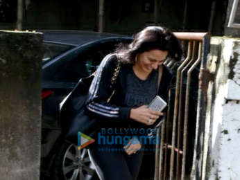Sonam Kapoor Ahuja and Pooja Bedi snapped at Kromakay salon in Juhu