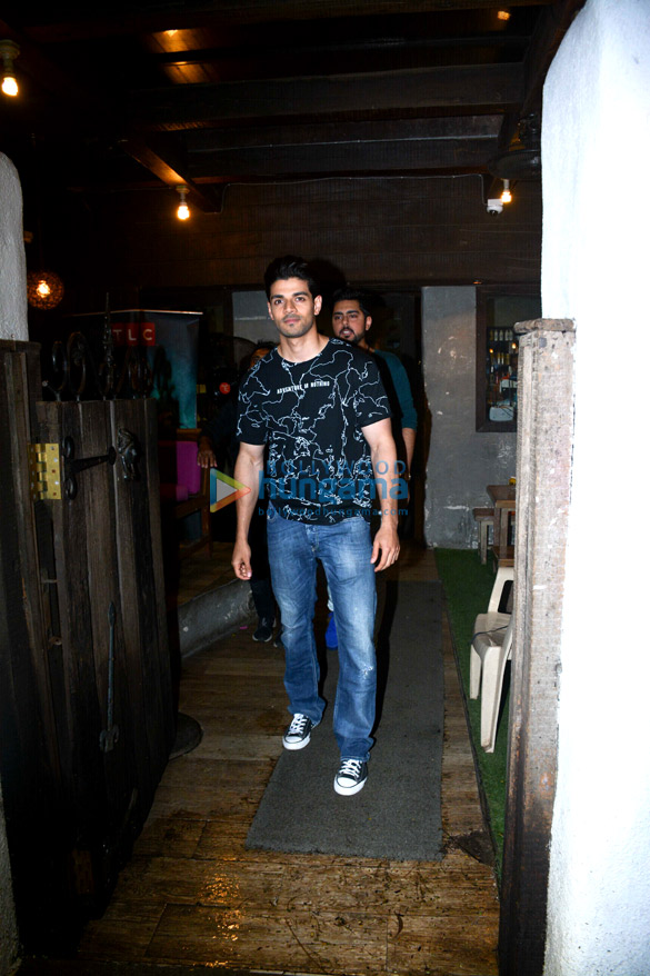 sooraj pancholi spotted at hakims aalim in bandra 1