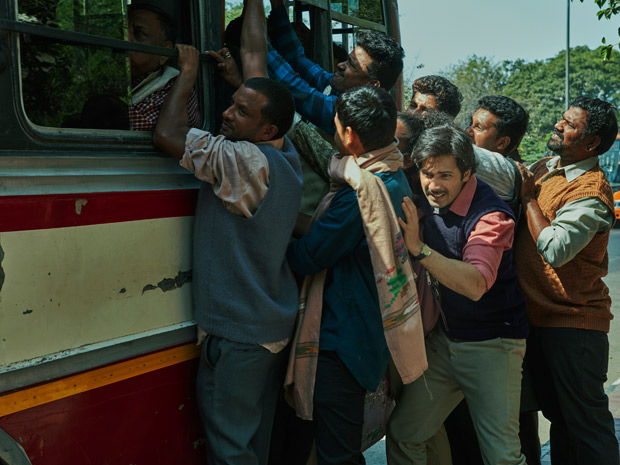 Sui Dhaaga - Made In India Varun Dhawan's bus ride woes