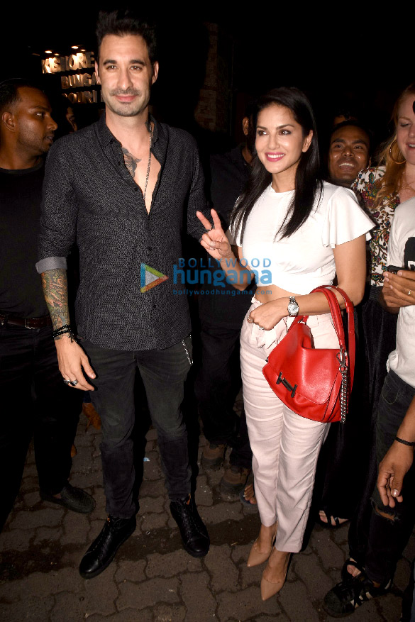 sunny leone and pooja chopra snapped in juhu 3