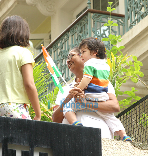 taimur ali khan snapped at bandra 4
