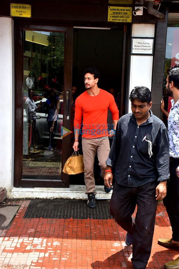 Tiger Shroff and Disha Patani spotted at Bastian in Bandra Tiger Shroff and Disha Patani spotted at Bastian in Bandra