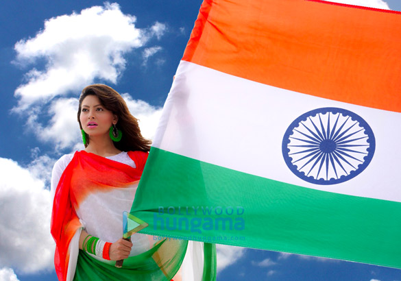 urvashi rautela shoots with indian flag for independence day 6