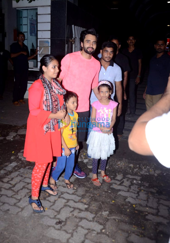varun dhawan and jackky bhagnani spotted at the gym in khar 4