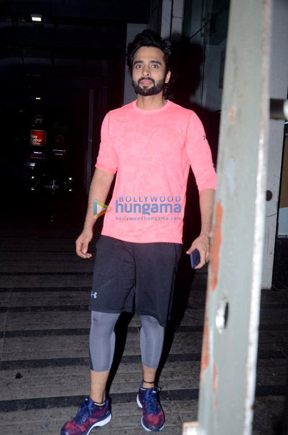 varun dhawan and jackky bhagnani spotted at the gym in khar 6