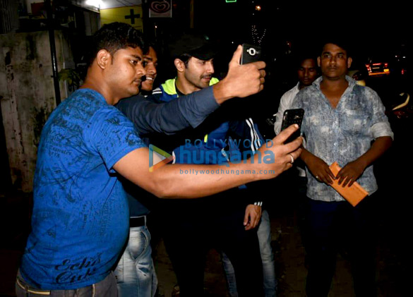 varun dhawan snapped at the gym 2 4