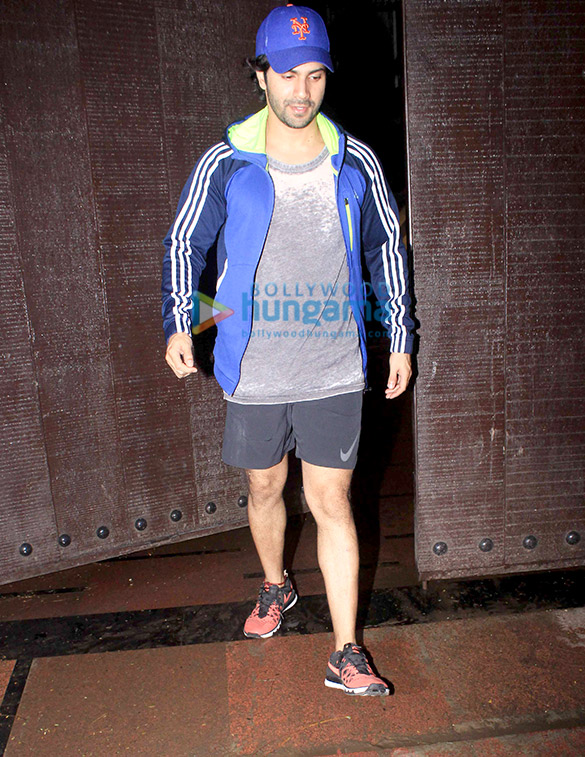 varun dhawan spotted at the gym in juhu 3