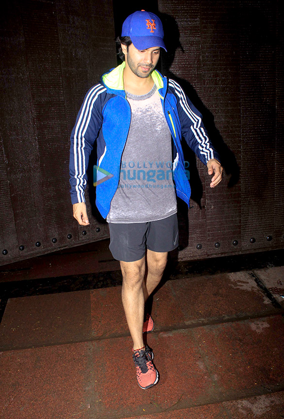varun dhawan spotted at the gym in juhu 6