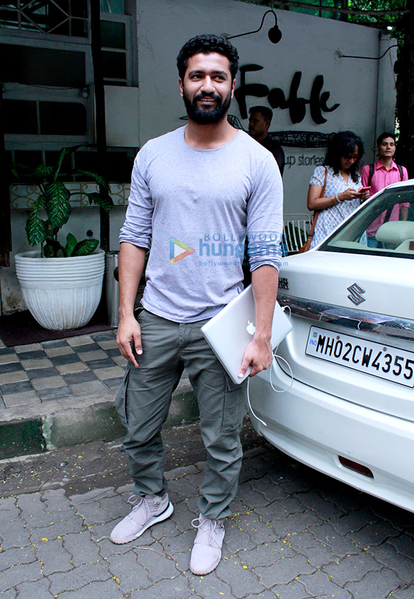 vicky kaushal spotted at fable in juhu 4