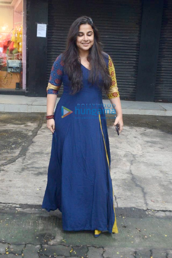 vidya balan spotted at after shopping in bandra 5