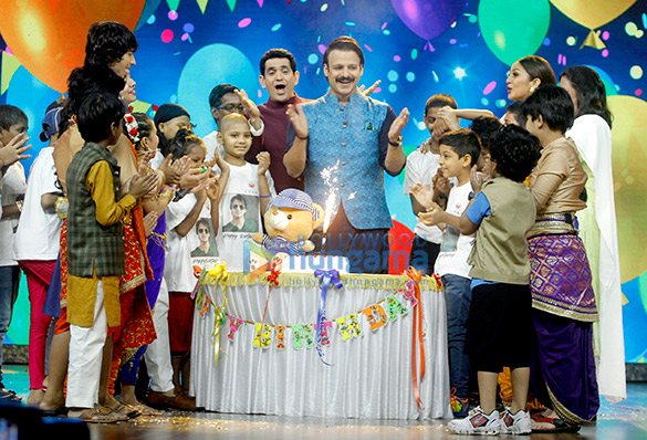 vivek oberoi celebrates his birthday on the sets indias best dramebaaz 1