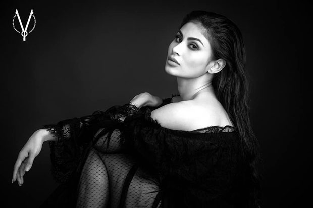WOW! Ethereal and exquisite Mouni Roy’s scintillating B&W photoshoot is a total knockout (see ALL pics) WOW! Ethereal and exquisite Mouni Roy’s scintillating B&W photoshoot is a total knockout (see ALL pics)