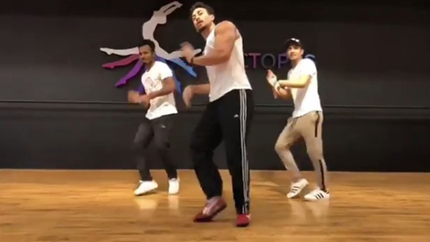 Amid Student Of The Year 2 dance rehearsals, Tiger Shroff busts out INSANE MOVES Amid Student Of The Year 2 dance rehearsals, Tiger Shroff busts out INSANE MOVES