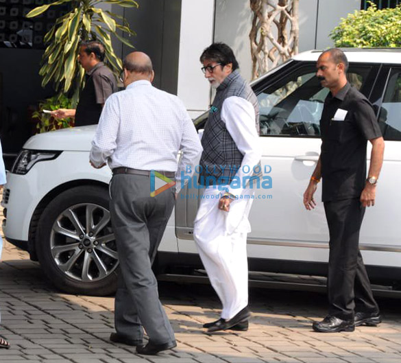 amitabh bachchan and shweta nanda snapped at the airport 1