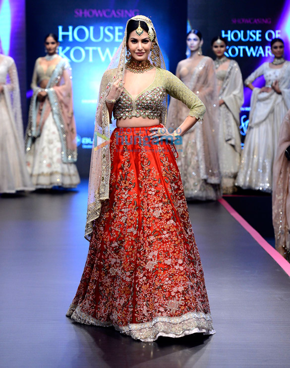 amyra dastur walks the ramp for pernias pop up show 3