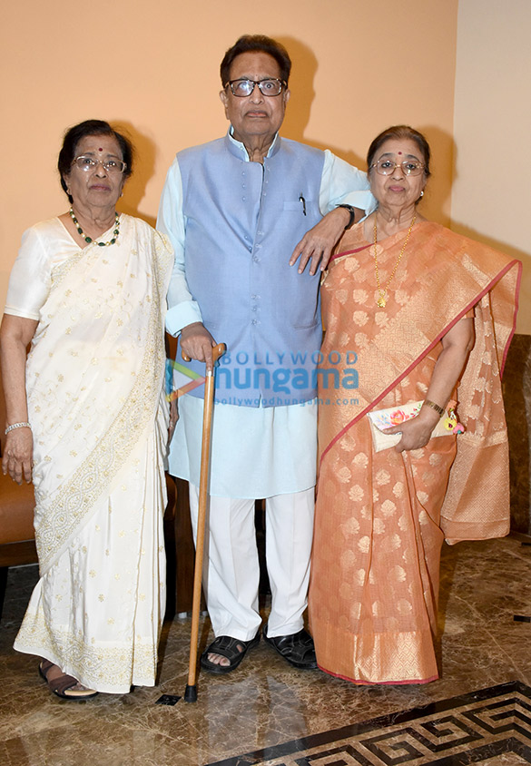 announcement of mothi tichi savli book on lata mangeshkars by meena kadikar mangeshkar 3