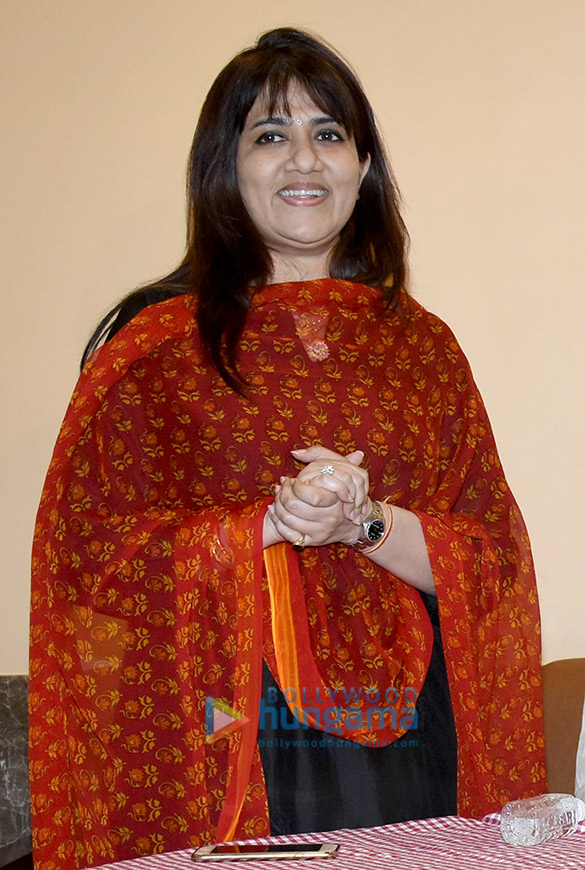 announcement of mothi tichi savli book on lata mangeshkars by meena kadikar mangeshkar 5