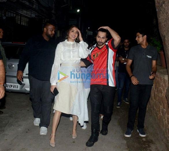anushka sharma and varun dhawan snapped in bandra 4